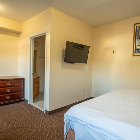 Watkins Motel วัตกินส์เกลน ภายนอก รูปภาพ