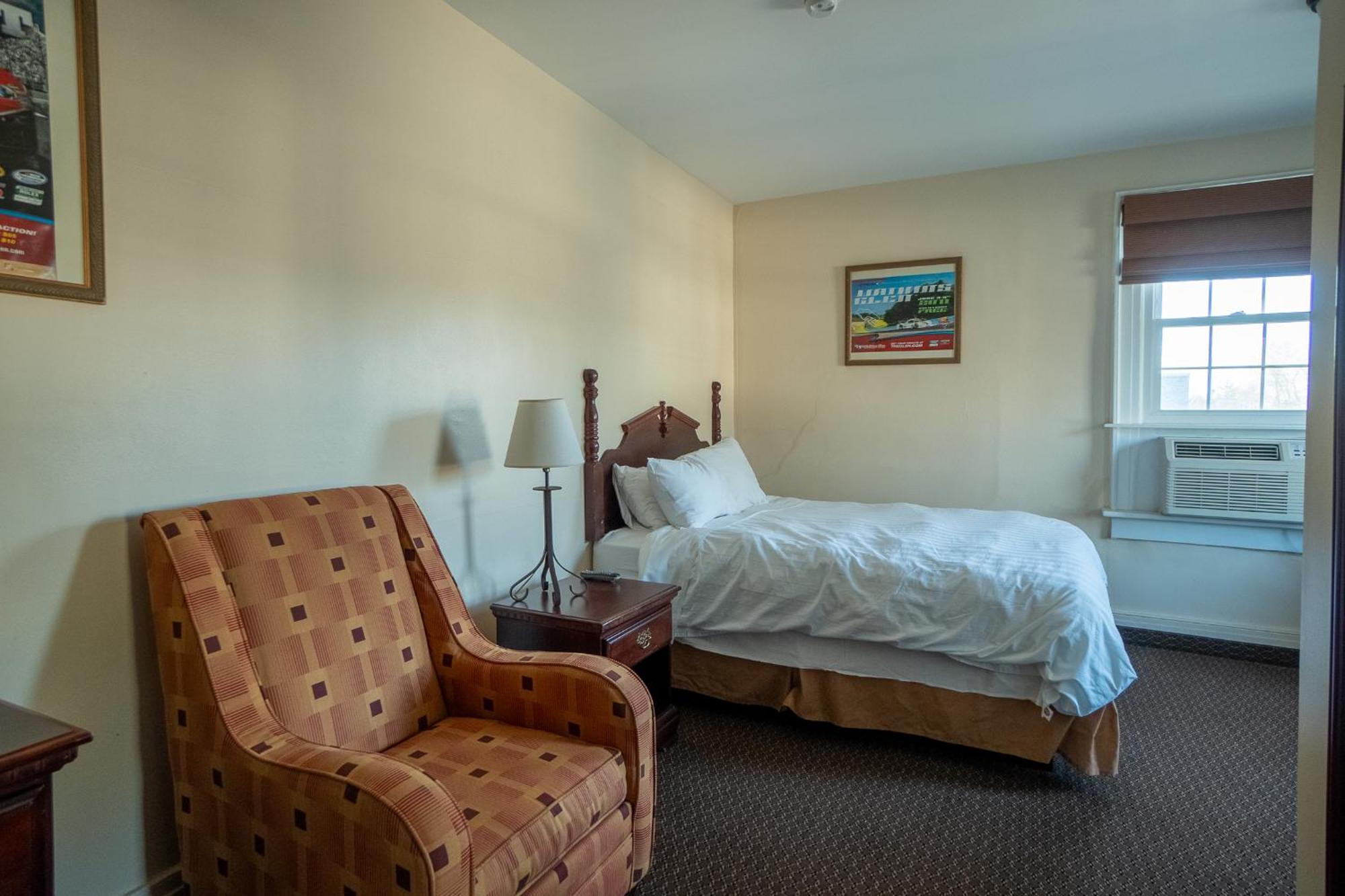 Watkins Motel วัตกินส์เกลน ภายนอก รูปภาพ