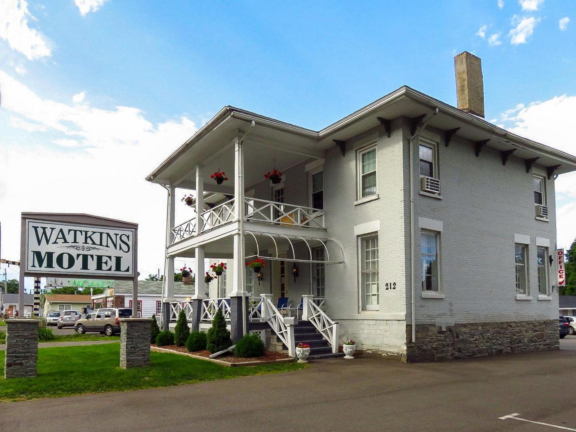 Watkins Motel วัตกินส์เกลน ภายนอก รูปภาพ